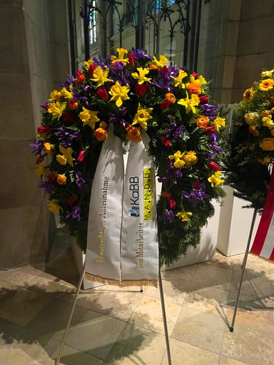 Vorschau Bild von Die KaBB-Belegschaft erwies Architekt Wolfgang Kaufmann die
letzte Ehre_Credit KaBB