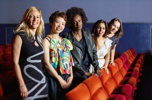 Barbara Miller (li.) mit vier ihrer Protagonistinnen:
Rokudenashiko, Leyla Hussein, Vithika Yadav und Doris Wagner (v.l.)
/ Weiterer Text über ots und www.presseportal.de/nr/9021 / Die
Verwendung dieses Bildes ist für redaktionelle Zwecke unter
Beachtung ggf. genannter Nutzungsbedingungen honorarfrei.
Veröffentlichung bitte mit Bildrechte-Hinweis.