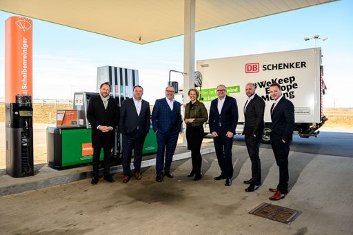 Vorschau Bild von DB Schenker und GENOL ermöglichen nachhaltige
Scheibenreinigung aus der Zapfsäule