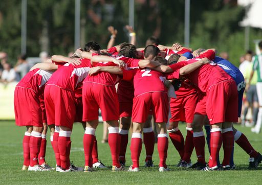  Die Kaufmann Gruppe ruft unter der Schirmherrschaft
des OÖ Fußballverbandes das Sozialprojekt „Charity Soccer” für in
Not geratene Kinder und Jugendliche im oberösterreichischen
Amateurfußball ins Leben.