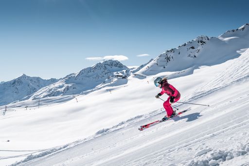  Beste Bedingungen warten auf den fünf Tiroler
Gletschern bis in das Frühjahr hinein - wie hier im
Gletscherskigebiet in Sölden (Bild).