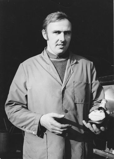 Vorschau Bild von Julius Hafner sen. präsentiert seinen Schatz