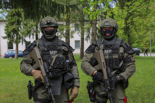 Zwei Militärpolizisten mit dem neuen Kampfhelm.