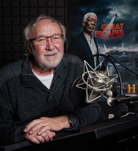 Für die neue Doku-Reihe "Great Escapes mit Morgan Freeman" (ab 6.
März 2022 auf The HISTORY Channel, immer sonntags ab 21:55 Uhr in
Doppelfolgen) stand der Schauspieler Jürgen Kluckert kürzlich in
Berlin im Synchronstudio. Er lieh Hollywood-Star Morgan Freeman
seine Stimme. / Weiterer Text über ots und
www.presseportal.de/nr/55632 / Die Verwendung dieses Bildes ist für
redaktionelle Zwecke unter Beachtung ggf. genannter
Nutzungsbedingungen honorarfrei. Veröffentlichung bitte mit
Bildrechte-Hinweis.