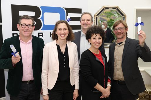 Oliver Pelz, BOE Gebäude- und Garagenmanagement,
Julia Frankl, LIST Group, Günter Schüller, BOE Gebäude- und
Garagenmanagement, Trainerin Christine Amon-Feldmann und Michael
Moser, BOE Gebäude- und Garagenmanagement