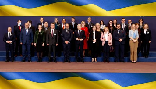 Vorschau Bild von Familienfoto der EU-Justizminister:innen und
EU-Justizkommissar Reynders in Brüssel im Rahmen des Rats der
EU-Justiz- und Innenminister:innen