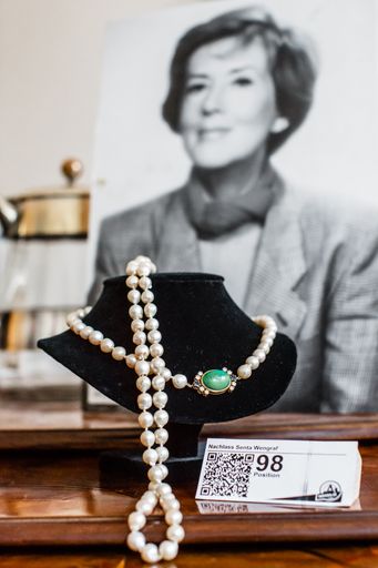 Vorschau Bild von Über 300 Schmuckstücke aus dem Nachlass von Senta
Wengraf werden versteigert