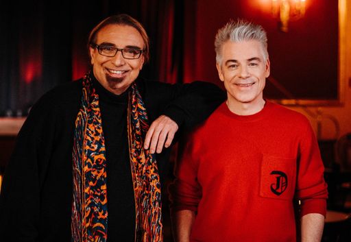 In einer neuen Ausgabe von „Ohne Maulkorb“ ist der
deutsche Comedy-Superstar Michael Mittermeier (rechts im Bild) bei
Rudi Dolezal (li.) zu Gast. Zum Gespräch trafen sich die beiden im
Münchner Lustspielhaus. Nur in Verwendung mit dieser Meldung gratis
zu nutzen.