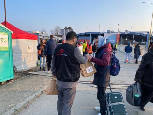 Vorschau Bild von Lebensmittelverteilung für ukrainische Flüchtlinge-
polnische Grenze