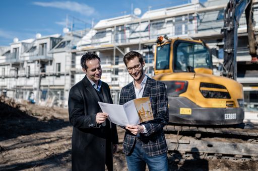 Vorschau Bild von Attraktiver Wohnraum mit Seltenheitswert: Gerhard
Klein (Geschäftsführer 3SI Makler) und Christopher Marton (Spörk und
Partner) freuen sich auf das einzigartige Projekt an der Alten
Donau.
