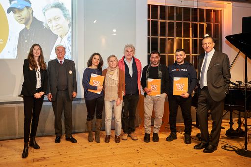 Die drei Gewinner des Bock For You Preises 2022 mit
der Jury und Vertretern des Flüchtlingsprojekts Ute Bock.