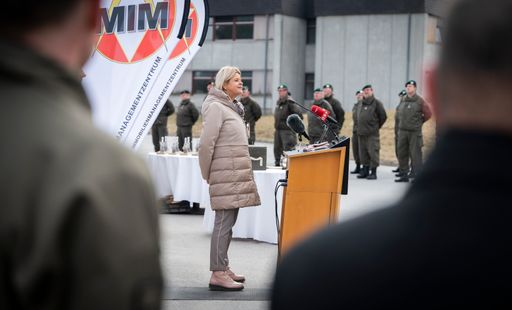 Verteidigungsministerin Klaudia Tanner gibt den Startschuss für
die Generalsanierung der Unterkünfte.