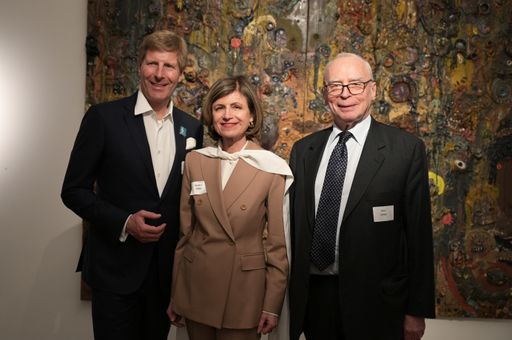 v.l.: Club Tirol Präsident Julian Hadschieff,
Vizepräsidentin Renate Danler und Hausherr Klaus Ortner