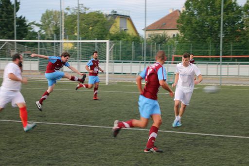 Vorschau Bild von Veranstaltung ab 22.+23. April 2022: Wiener
Betriebsfußballcup: gespielt wird auf der Unicredit Anlage am
Kaiserwasser auf 1/3 Feldern. Ein Team besteht aus 5 Feldspielern
und einem Torhüter plus Wechselspieler. Auf die ersten 12
Teamnennungen wartet ein Starter Goodie!