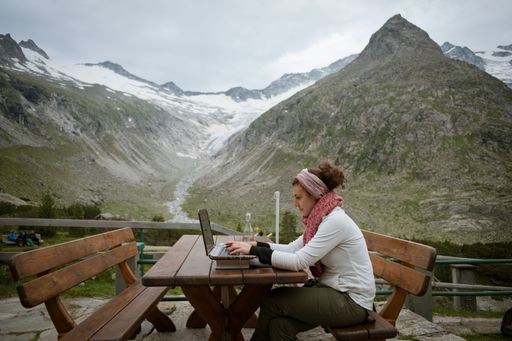  Coworkation wird unter Arbeitnehmer:innen immer
beliebter und bietet Lösungen, Leerständen in ländlichen Regionen
entgegenzuwirken.