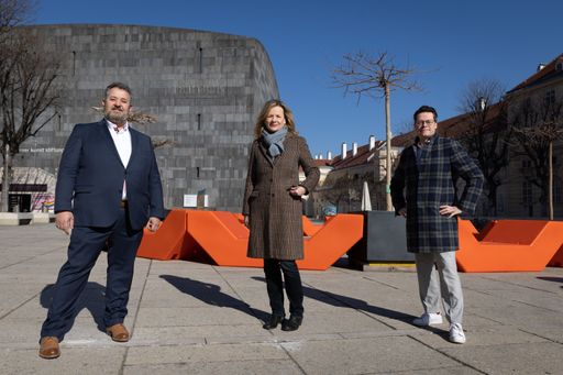  v.l.n.r.: Andreas Kuba, stv. Leiter MA48; MQ-Direktorin Bettina
Leidl, Jürgen Czernohorszky, Amtsführender Stadtrat für Klima,
Umwelt, Demokratie und Personal