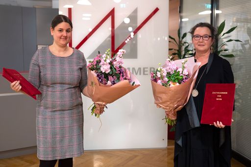 Magdalena Pichler und Birgit Pointner, zwei der
"Pressepreis-Preisträgerinnen" der Ärztekammer Wien. Die dritte
Prreisträgerin, Andrea Poschmaier, konnte an der Verleihung nicht
teilnehmen.