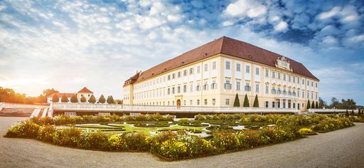 Bild zu OTS - Um diese schöne Jahreszeit auszukosten, stehen mit
dem stetig ausgebauten und verbesserten Öffi-Angebot im
Verkehrsverbund Ost-Region (VOR) lohnenswerte Ausflugsziele mit
sicherer, stressfreier und klimaschonender Anreise rund um die
Osterferien in Wien, Niederösterreich und dem Burgenland direkt vor
der Haustüre.