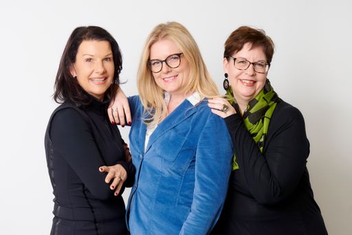 Manuela Lindlbauer (Geschäftsführerin Lindlpower
Personalmanagement), Monica Rintersbacher (Geschäftsführerin
Leitbetriebe Austria), Christine Marek (Geschäftsführerin CM
Consulting)