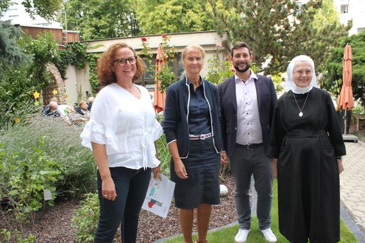 Vorschau Bild von Eine grüne Wohlfühl-Oase inmitten der Stadt. Im
Sommer 2021 wurde der neu gestaltete Garten im Haus St. Katharina
eröffnet.