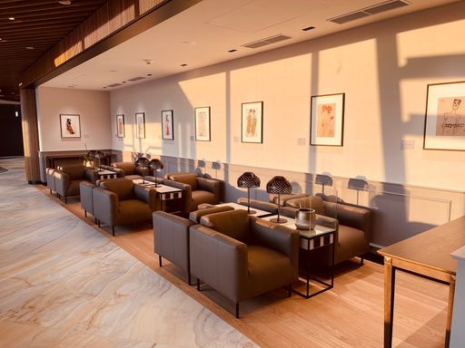 Vorschau Bild von "Vienna Lounge", Terminal 2, Flughafen Wien.
Reproduktion von Werken Egon Schiele. Die Original befinden sich im
Leopold Museum und werden regelmäßig in Sonderausstellungen oder der
permanenten Wien 1900-Präsentation gezeigt.