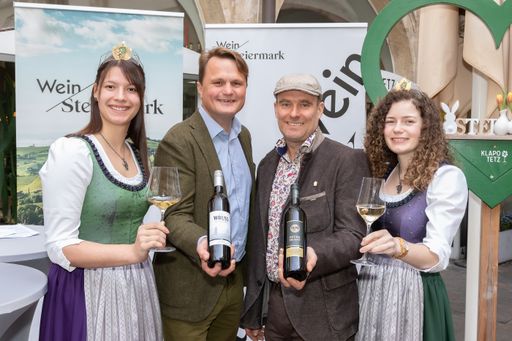 Vorschau Bild von Mit 39 mal Gold, 33 mal Silber und 2 Trophäen für
die Steiermark ist es die bisher erfolgreichste Teilnahme beim
internationalen Weinwettbewerb - Weitere Infos auf
www.steiermark.wine