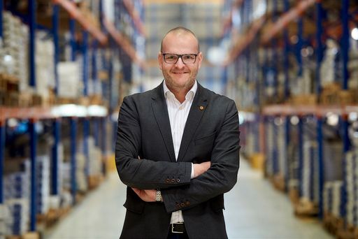 Großhandels-Primus Frauenthal erhöht seine Lagerfläche. Mehr
Platz, mehr Auswahl, kürzere Lieferzeiten: Das freut nicht nur
Thomas Stadlhofer, Vorstandsvorsitzender der Frauenthal Handel
Gruppe, sondern auch Installateure, Gemeinden, Elektriker und in
Folge auch Konsumenten in ganz Österreich.