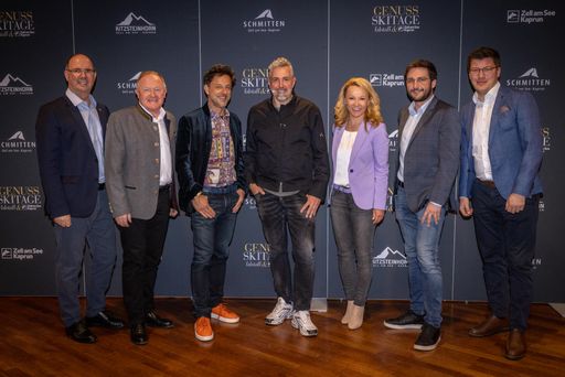  Starkoch Roland Trettl begeisterte bei den ersten
Genuss-Skitagen. Von links nach rechts: Ing. Norbert Karlsböck
(Vorstand Gletscherbahnen Kaprun AG), Dr. Erich Egger (Vorstand
Schmittenhöhebahn AG), Christoph Bründl (Obmann TVB Kaprun), Roland
Trettl, Mag. Renate Ecker (Tourismusdirektorin Zell am See-Kaprun),
Max Posch (Obmann TVB Zell am See), Ronald Tomandl (Geschäftsführer
Falstaff)