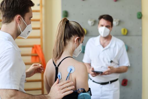 Der Shoulder Pacemaker verstärkt und ergänzt das
physiotherapeutische Training