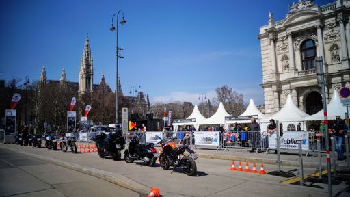  Safebike Wien Parcours vor dem Wiener Burgtheater