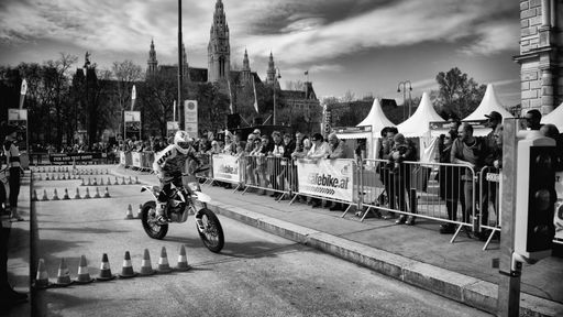 Vorschau Bild von Safebike Wien Fahrsicherheitstraining vor dem
Wiener Burgtheater