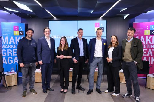  https://www.apa-fotoservice.at/galerie/28324 Im Bild von l.n.r.:
Andreas Tschas (CEO & Co-Founder Glacier), Andreas Perotti (Chief
Marketing Officer Facc AG), Elisabeth Müller (Geschäftsführerin
sgreening), Jürgen Bauer (Obmann Fachgruppe Werbung und
Marktkommunikation Wien), Alexander Oswald (ÖMG Präsident), Astrid
Salmhofer (Head of Communications Wien Energie), Martin Rohla
(Unternehmer, Investor, Biolandwirt)