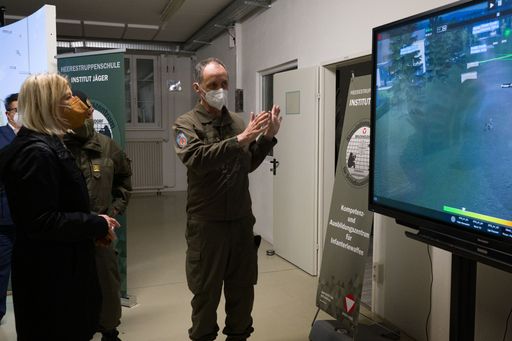 Vorschau Bild von FBM Tanner Truppenbesuch SATT in Bruck Neudorf am
05 04 2022