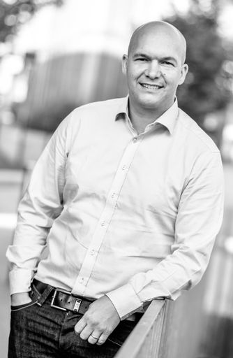 Stefan Klinglmair, COO Biogena Group: „Jeder
einzelne freut sich schon darauf, die Cloud in Betrieb nehmen zu
können. Wir wollen mit unseren Kundinnen und Kunden weiterwachsen
und stehen in den Startlöchern.“