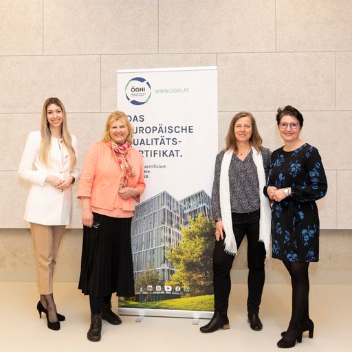 Vorschau Bild von Weibliche Besetzung des neu gewählten ÖGNI Präsidiums mit
Vize-Präsidentin Nadja Pröwer