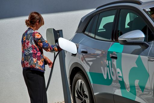 Vorschau Bild von Beim E-Auto-Abo von vibe gibt es keine Anzahlung. In den
Fixpreisen sind sämtliche fahrzeugrelevanten Kosten – von der
Vignette über Reifen und Wartungskosten bis zur Versicherung und
noch mehr – inkludiert.