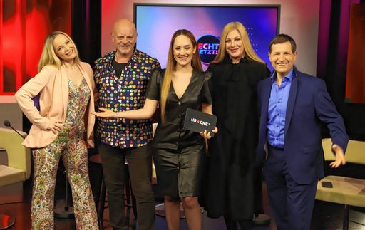 Zu gast bei "Echt Jetzt!?" mit Sasa Schwarzjirg auf
krone.tv: (von links) Musical-Darstellerin & Sängerin Missy May,
Sänger und Musikproduzent Gary Lux, "Vienna Fashion
Week"-Veranstalterin und Modeexpertin Elvyra Geyer und Kabarettist
Erich Furrer. Zur Verwendung ausschließlich im direkten Zusammenhang
mit der Berichterstattung zur Sendung.