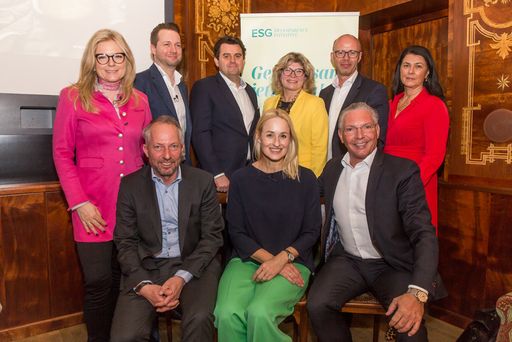 Vorschau Bild von v.l.n.r.: Monica Rintersbacher, GF Leitbetriebe
Austria, Rainer Will, GF Handelsverband Österreich, Dietmar Reindl,
COO Immofinanz, Doris Palz, GF Great Place to Work®, Boris Recsey,
CEO CRIF, Renate Altenhofer, Managing Director European Brand
Institute, Wolfgang Wainig, Unternehmensberater Freibanker, Ruth
Moss, Psychologin und Gründerin der Inititiative, Paul Leitenmüller,
CEO Opinion Leaders Network