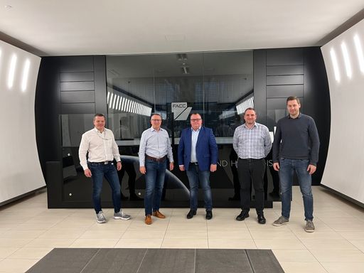  v.l.n.r.: Roland Brunner (Director Business
Development FACC AG), Robert Machtlinger (CEO FACC AG), Josef
Joachimbauer (CEO JFJ GmbH), Christian Gründlinger (Manager Business
Development FACC AG), Johann Schwandtner (COO JFJ GmbH)