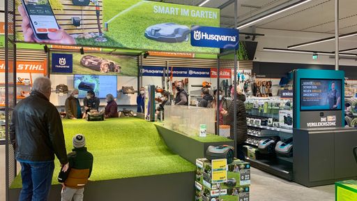 Vorschau Bild von Bei LET'S DOIT Kapfenberg gibt es das Komplettpaket
für einen automatisiert gepflegten Garten: Mähroboter und
automatische Bewässerung.