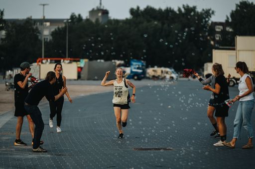  Beim run4WATER 2021 über über 5.000 Menschen gemeinsam die Erde
fast zweimal umrundet, um über 100.000 Euro für Wasserprojekte in
Südafrika zu spenden.