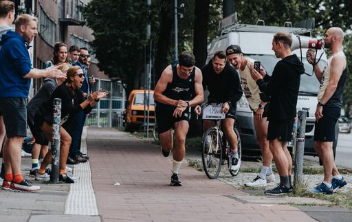 Vorschau Bild von Beim run4WATER 2021 über über 5000 Menschen gemeinsam die Erde
fast zweimal umrundet, um über 100000 Euro für Wasserprojekte in
Südafrika zu spenden.