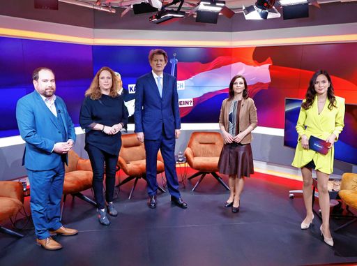 von links: Meinungsforscher Christoph Haselmayer,
"Krone"-Journalistin Doris Vettermann, Helmut Brandstätter (NEOS)
und Ewa Ernst-Dziedzic (Grüne) zu Gast bei Katia Wagner. Die
Verwendung ist ausschließlich im direkten Zusammenhang mit der
Berichterstattung zur Sendung gestattet.
