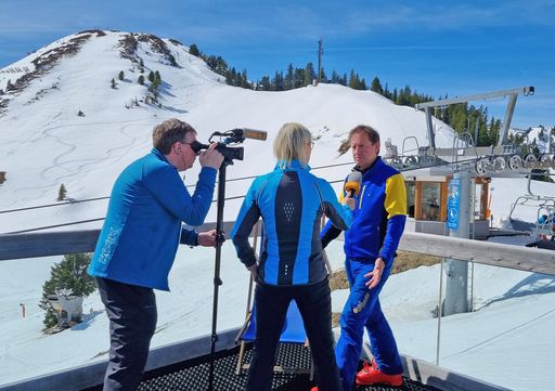 Vorschau Bild von Medienskitag Riesneralm - GF Erwin Petz beim Interview