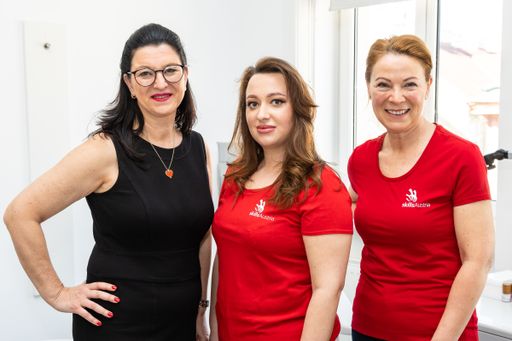 WK Wien Spartenobfrau Handwerk und Gewerbe Maria
Smodics-Neumann, WorldSkills Teilnehmerin Selina Neubauer, Petra
Felber, Innungsmeisterin der Fußpfleger, Kosmetiker und Masseure der
Wirtschaftskammer Wien. (von links)