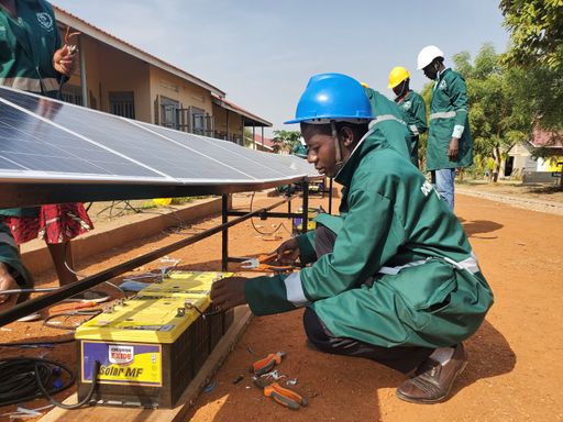 Von Jugend Eine Welt initiiertes Solar-Ausbildungsprogramm:
Teilnehmer im Techniker-Kurs im Don Bosco-Zentrum Palabek, Uganda.
