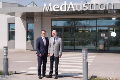  MedAustron Aufsichtsratsvorsitzender Klaus Schneeberger mit
Ludwig Gold
