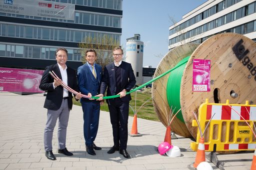 Magenta-Glasfaserausbau: Magenta Telekom CCO
Business Werner Kraus mit Wiener Wirtschaftsstadtrat Peter Hanke und
Magenta Telekom CEO Andreas Bierwirth im Gewerbepark Liesing.