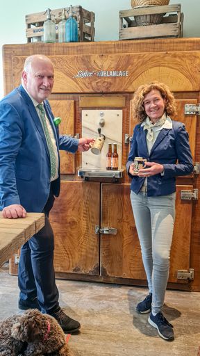  v.l.n.r. Berndt und Irmgard Querfeld im frisch
renovierten Gasthaus "Napoleon"