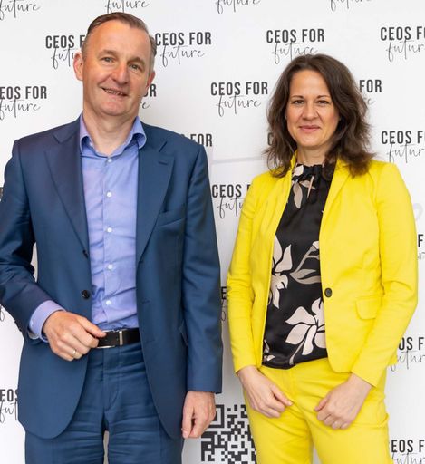 Peter Weinelt (Wiener Stadtwerke) und Christiane
Brunner (CEOs FOR FUTURE) beim Pressegespräch am 22. April 2022 (c)
CEOs FOR FUTURE/Hron